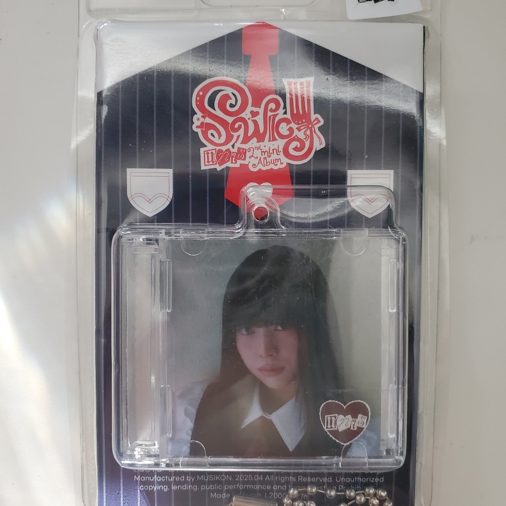 UNIS - 2ND MINI ALBUM [SWICY] (KEYRING VER.)  Nana Kpop Album Version